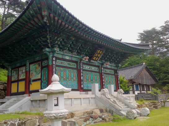 A shrine at the Yeongiam Hermitage.  The living quarters and the Manjusri were located nearby.
